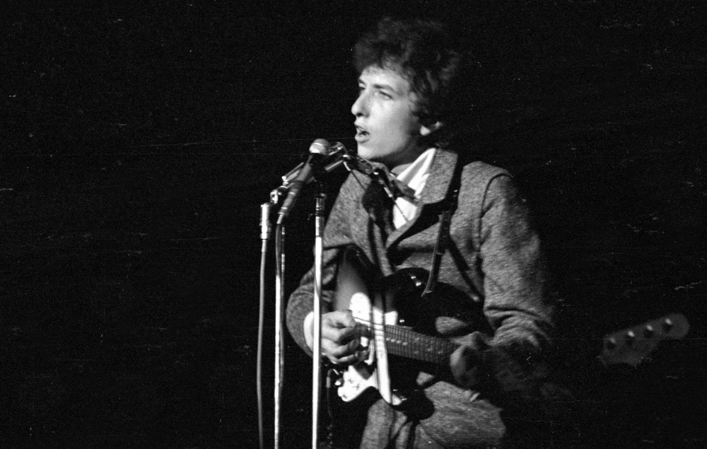 Bob Dylan guitar auction