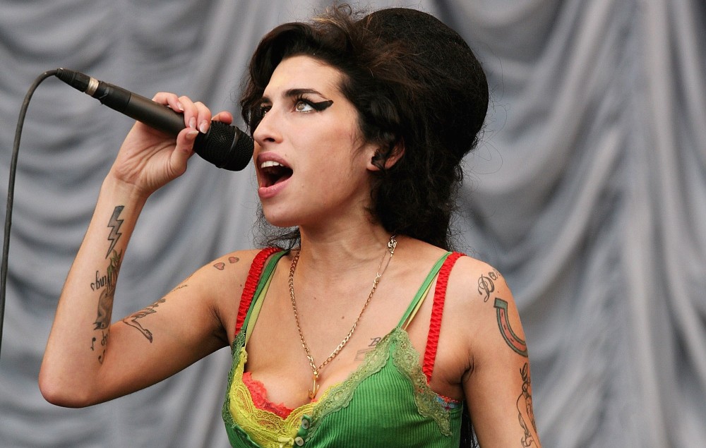 Amy Winehouse live at Glastonbury in 2007