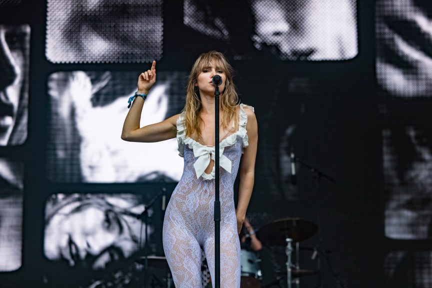 Suki Waterhouse at Lollapalooza 2023