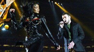 HOUSTON, UNITED STATES:  Janet Jackson and Justin Timberlake perform at half-time at Super Bowl XXXVIII at Reliant Stadium, 01 February 2004 in Houston, TX.  AFP PHOTO Jeff HAYNES  (Photo credit should read JEFF HAYNES/AFP/Getty Images)