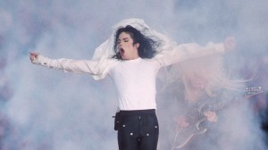 PASADENA, CA - JANUARY 31:  Michael Jackson performs at the Super Bowl XXVII Halftime show at the Rose Bowl on January 31, 1993 in Pasadena, California.  (Photo by Steve Granitz/WireImage)
