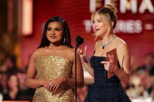 Mindy Kaling, Kate Hudson during the 82nd Annual Golden Globes held at The Beverly Hilton on January 05, 2025 in Beverly Hills, California.