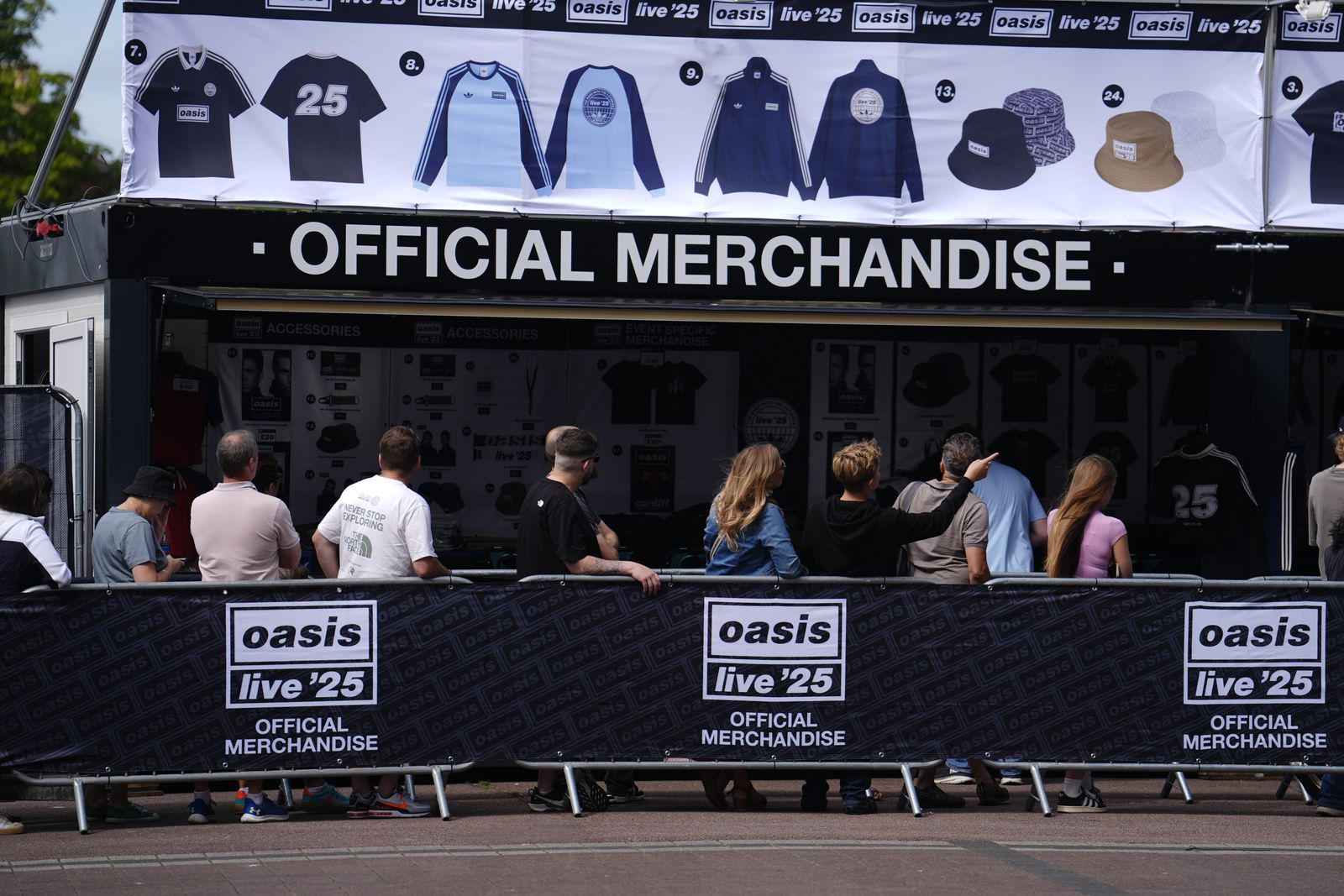 Oasis fans stand in queue for official merchandise