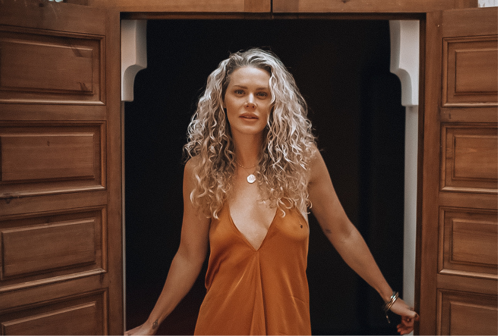 Kelly Monrow Slows the Pace and Finds Power in Simplicity on “Tryna Dance”