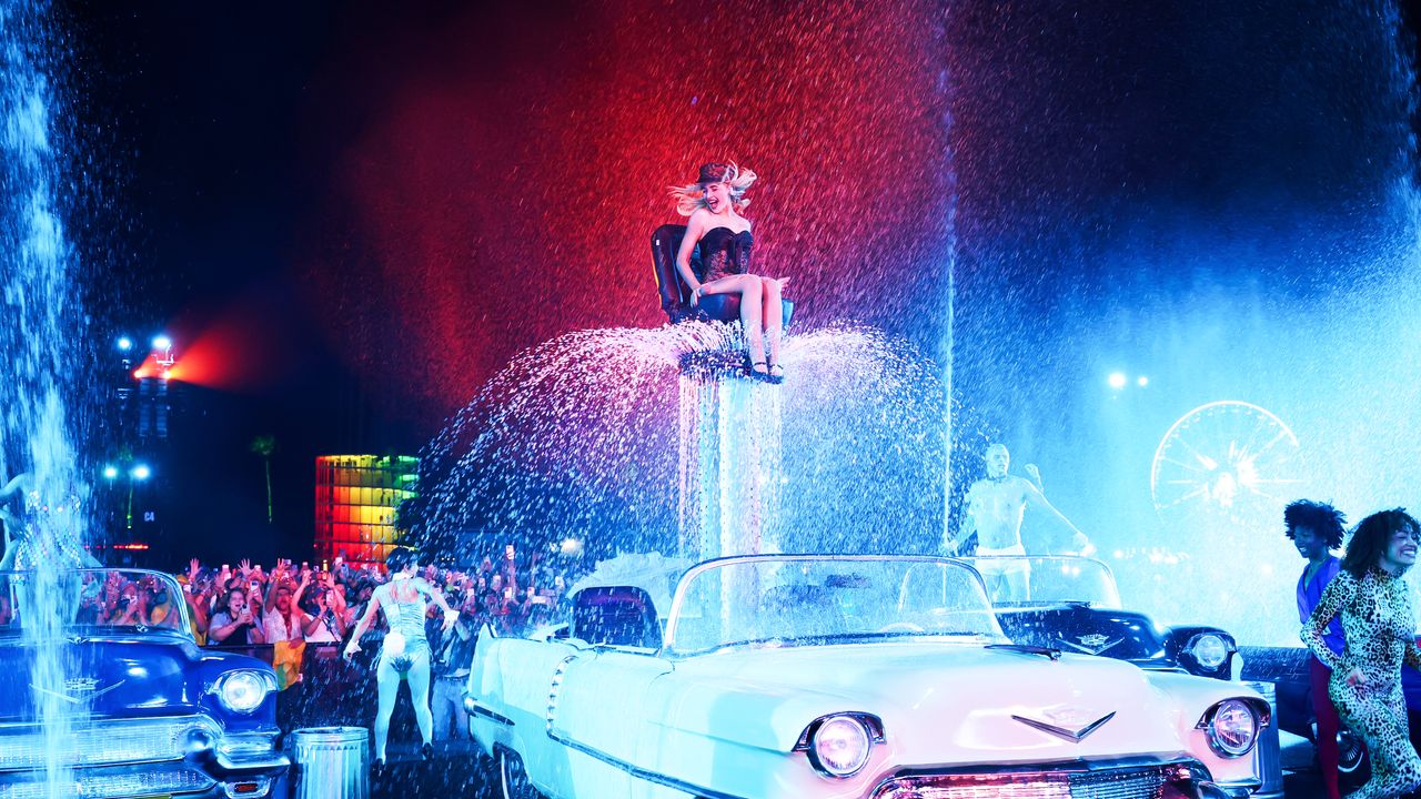 Sabrina Carpenter Headlines First Night of Coachella 2026